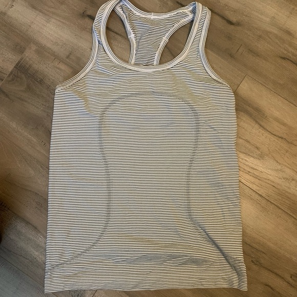 Lululemon - Picture 1 of 1